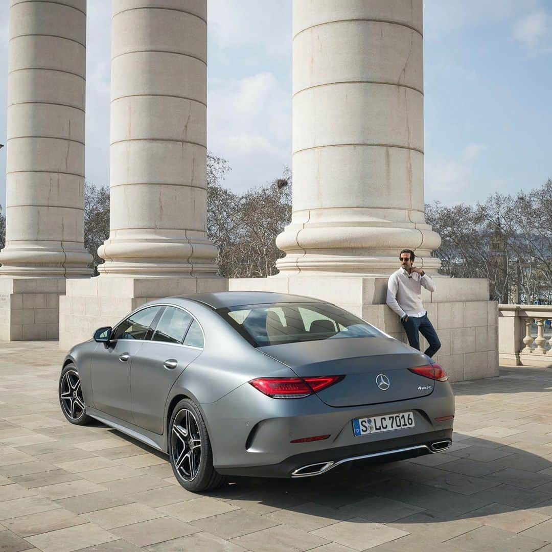 メルセデス・ベンツさんのインスタグラム写真 - (メルセデス・ベンツInstagram)「The elegance and dynamism of a coupé combined with the comfort and functionality of a saloon: The Mercedes-Benz CLS. #MercedesBenz #CLS #Coupe」10月26日 7時20分 - mercedesbenz