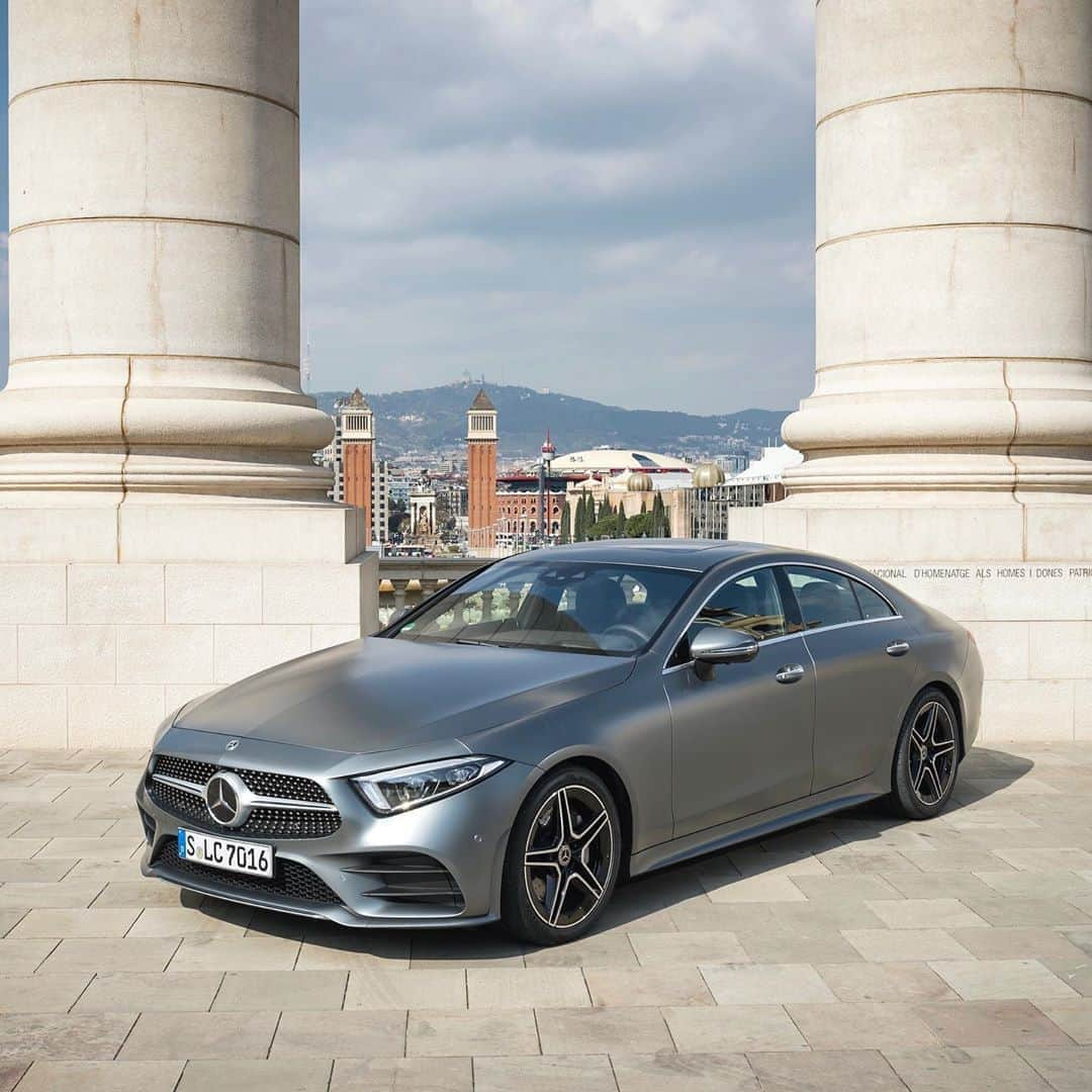 メルセデス・ベンツさんのインスタグラム写真 - (メルセデス・ベンツInstagram)「The elegance and dynamism of a coupé combined with the comfort and functionality of a saloon: The Mercedes-Benz CLS. #MercedesBenz #CLS #Coupe」10月26日 7時20分 - mercedesbenz