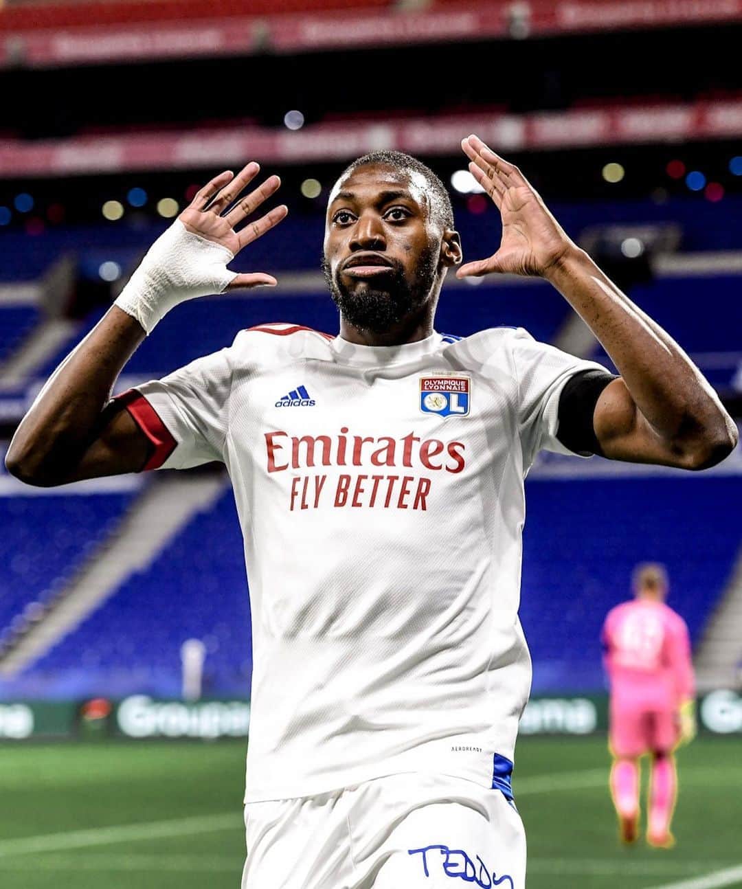 リーグ・アンさんのインスタグラム写真 - (リーグ・アンInstagram)「⚽️✋ @karltokoekambi ⚽️ 🤚 L'@ol surclasse l'@asmonaco en marquant 4 buts en première période 🌪️ !  🆚 #OLASM (4-1)  Lyon get a big win over Monaco, scoring 4 goals in the first half! • • #Ligue1UberEats #KarlTokoEkambi #TokoEkambi #OL #OlympiqueLyonnais #GroupamaStadium #Lyon」10月26日 7時23分 - ligue1ubereats