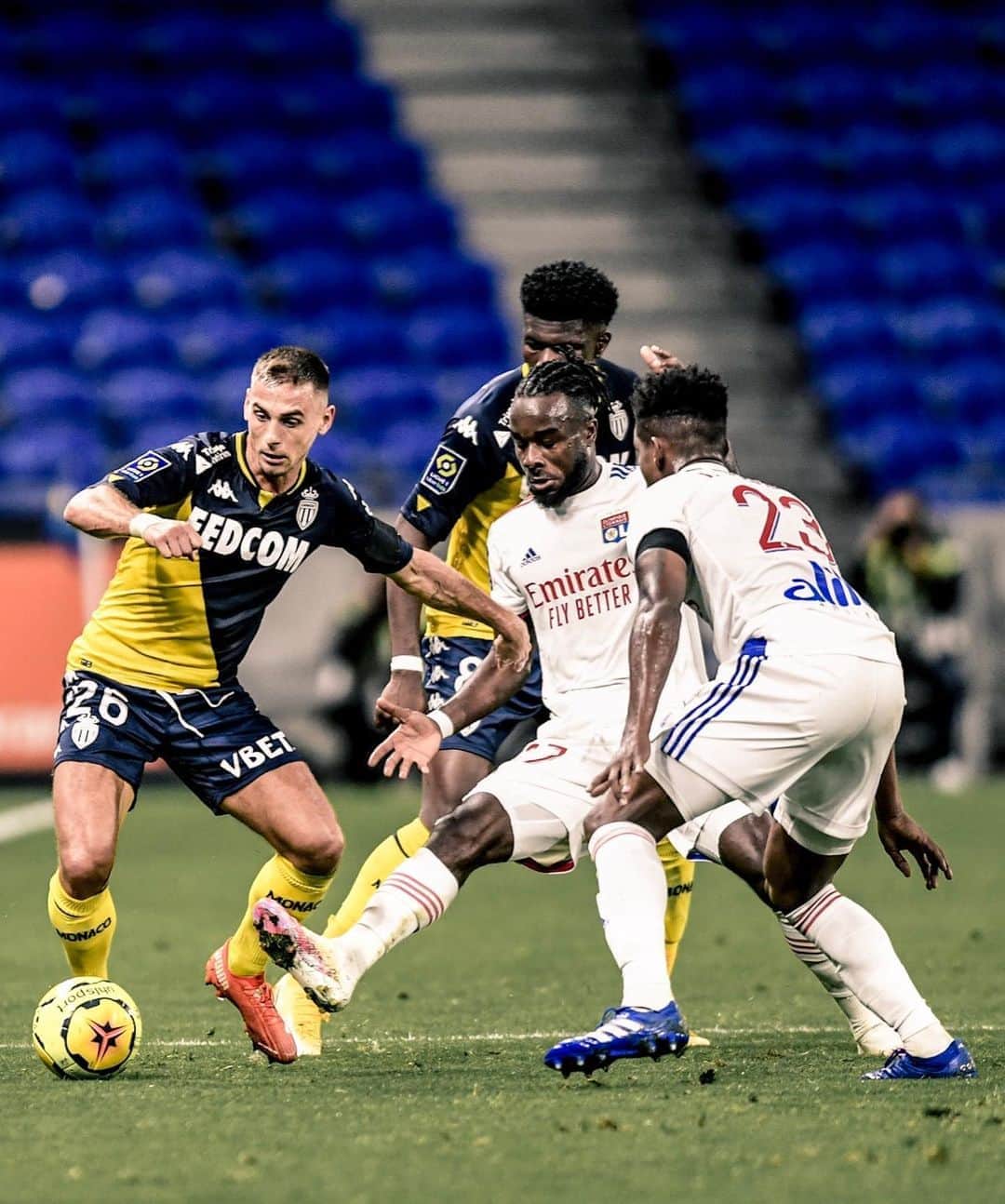 リーグ・アンさんのインスタグラム写真 - (リーグ・アンInstagram)「⚽️✋ @karltokoekambi ⚽️ 🤚 L'@ol surclasse l'@asmonaco en marquant 4 buts en première période 🌪️ !  🆚 #OLASM (4-1)  Lyon get a big win over Monaco, scoring 4 goals in the first half! • • #Ligue1UberEats #KarlTokoEkambi #TokoEkambi #OL #OlympiqueLyonnais #GroupamaStadium #Lyon」10月26日 7時23分 - ligue1ubereats