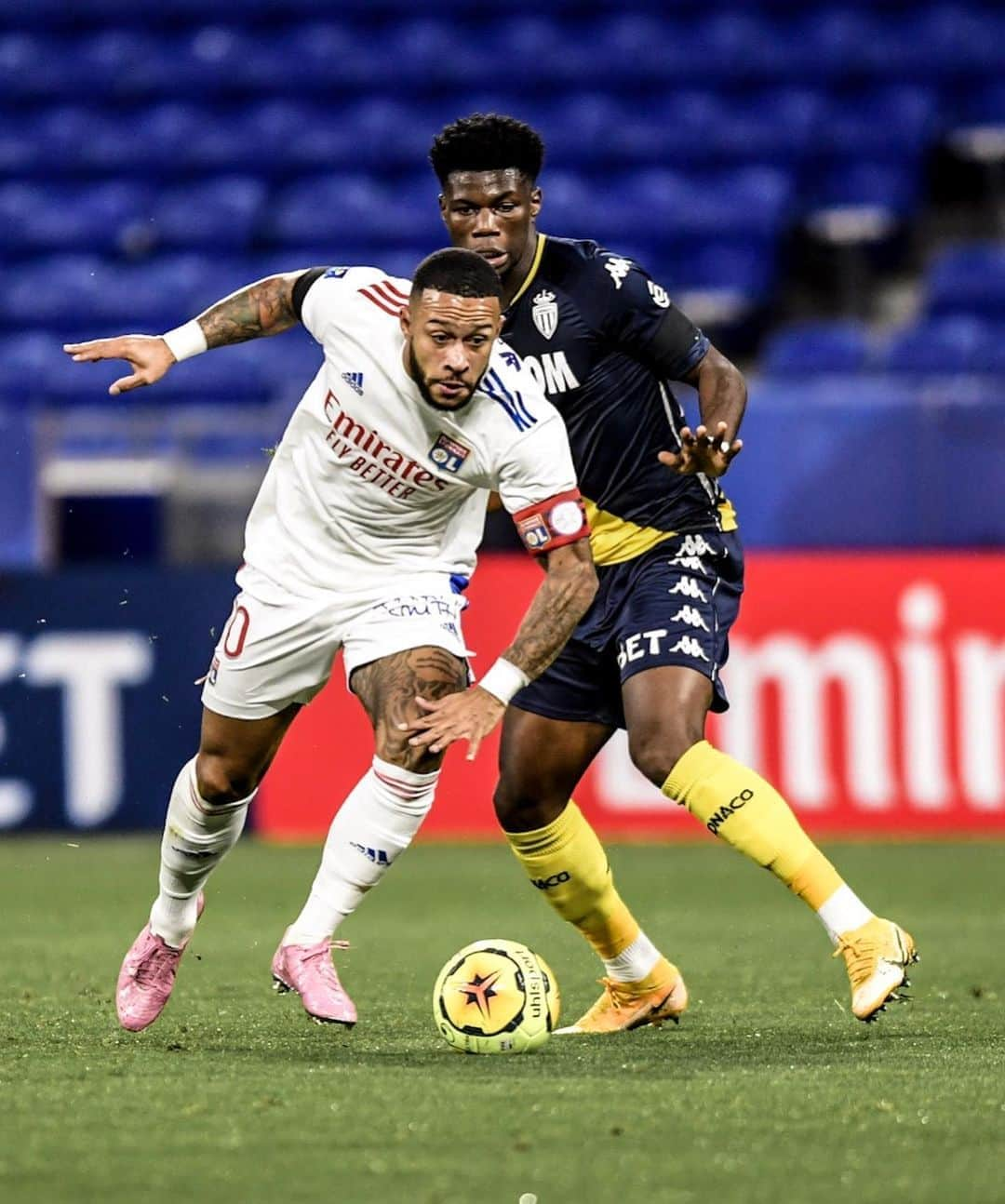 リーグ・アンさんのインスタグラム写真 - (リーグ・アンInstagram)「⚽️✋ @karltokoekambi ⚽️ 🤚 L'@ol surclasse l'@asmonaco en marquant 4 buts en première période 🌪️ !  🆚 #OLASM (4-1)  Lyon get a big win over Monaco, scoring 4 goals in the first half! • • #Ligue1UberEats #KarlTokoEkambi #TokoEkambi #OL #OlympiqueLyonnais #GroupamaStadium #Lyon」10月26日 7時23分 - ligue1ubereats