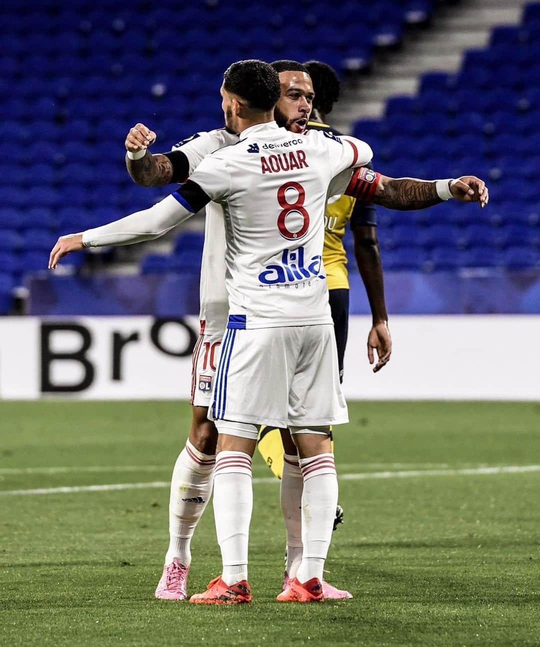 リーグ・アンさんのインスタグラム写真 - (リーグ・アンInstagram)「⚽️✋ @karltokoekambi ⚽️ 🤚 L'@ol surclasse l'@asmonaco en marquant 4 buts en première période 🌪️ !  🆚 #OLASM (4-1)  Lyon get a big win over Monaco, scoring 4 goals in the first half! • • #Ligue1UberEats #KarlTokoEkambi #TokoEkambi #OL #OlympiqueLyonnais #GroupamaStadium #Lyon」10月26日 7時23分 - ligue1ubereats