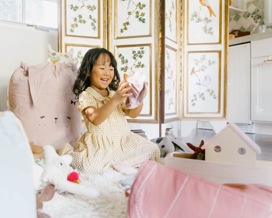 近藤麻理恵のインスタグラム：「It’s important to let your children discover what sparks joy for THEM! What has surprised or delighted your kids recently? ✨」
