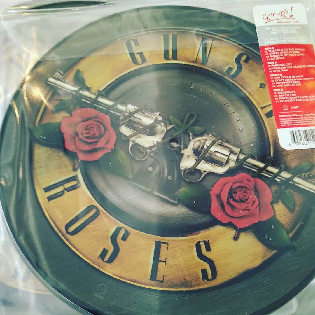 ダフ・マッケイガンさんのインスタグラム写真 - (ダフ・マッケイガンInstagram)「Badass! Picture-disc 12" vinyl just got here in the mail today. @gunsnroses」10月26日 8時05分 - duffmckagan