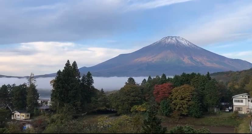 渡辺裕之さんのインスタグラム写真 - (渡辺裕之Instagram)「☀️おはよう御座います☀️ 今朝の富士山🗻 今日も一日よろしくお願いします🙏 行ってらっしゃい👋 #霊峰富士山 #感謝 #合掌 #平和 #家族 #日本」10月26日 8時15分 - hiroyuki6267