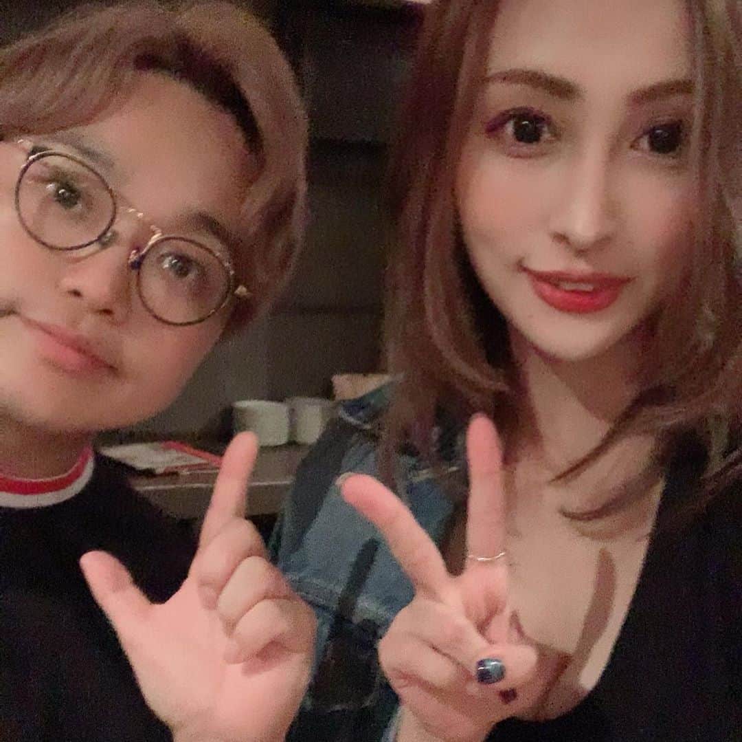立川みくのさんのインスタグラム写真 - (立川みくのInstagram)「はぎちゃんさん(@hagichan0524)！！ 大戦争しました🤯 ほんとに頭の回転が早くて言葉のチョイスも凄くて、実は昔から好きです🤔 3年前くらいから何度か飲んだことありましたが、お久しぶりでした🌷 ありがとうございました✨ 生意気いってごめんなさいっ笑 . . #YouTube#喧嘩#raphael#港区女子#港区#六本木#麻布#西麻布#はぎちゃん#イーサン」10月26日 8時21分 - miku.x_x.miku