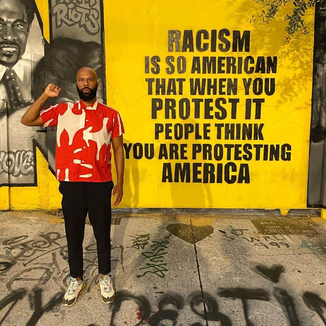コモンさんのインスタグラム写真 - (コモンInstagram)「Racism is so American that when you protest it, people think you are protesting America. 📸 by @EverydayLaVan.」10月26日 8時22分 - common