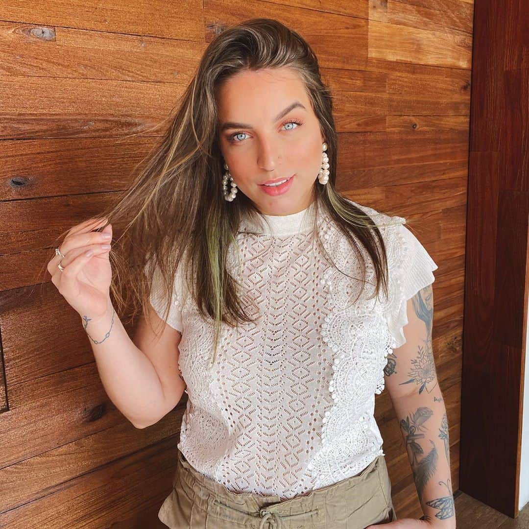 Bruna Unzuetaのインスタグラム：「Que horas vcs estão vendo essa foto?」