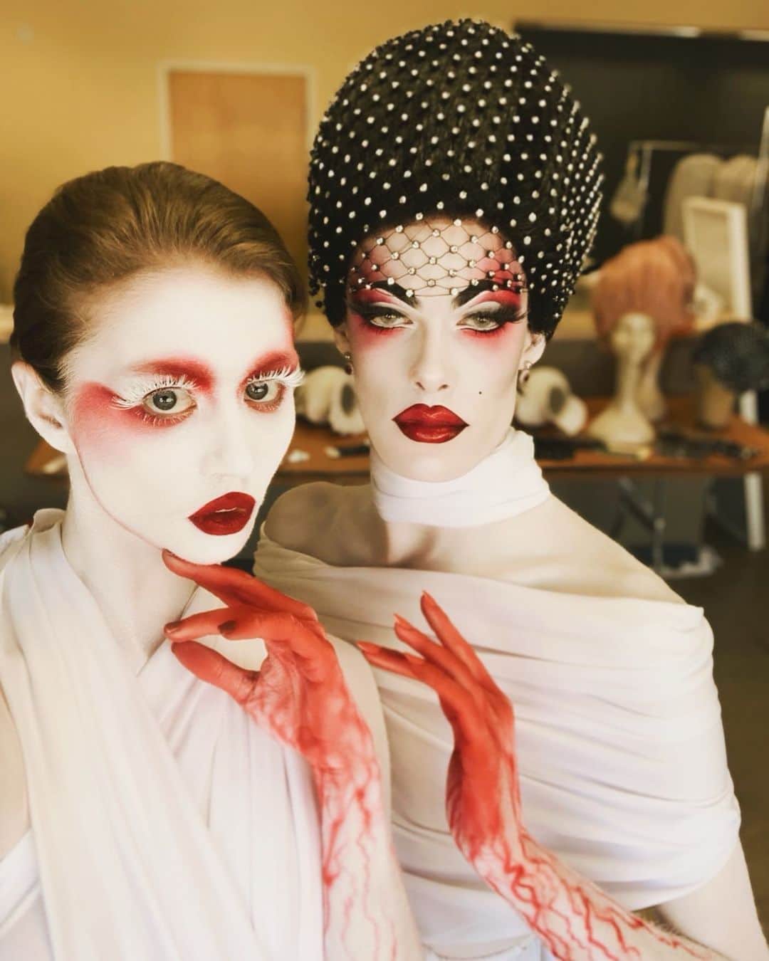 アリソン・ハーバードのインスタグラム：「BTS w the beautiful @thegigigoode for @franzszony ‘s stunning music video “What You Seek”  filmed in early March 💋   | Hair and makeup by @shablamgela @pompberry @danielzrotfl」