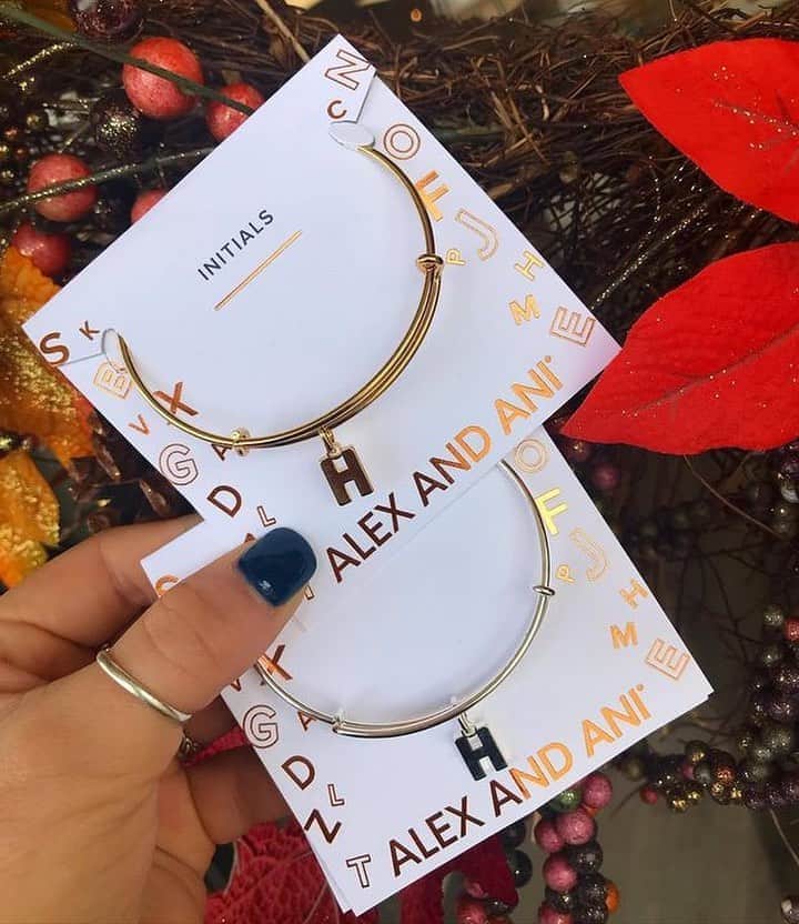 のインスタグラム：「Spell it out with perfectly personalized charms ✨shop *new* redesigned initial charm bracelets at link in bio * * #repost: @panachegulfportms」