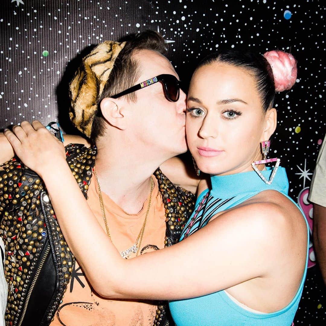 ジェレミー・スコットのインスタグラム：「HBD @katyperry LUV U 4 INFINITELY ! THANK YOU ALWAYS PUTTN A SMILE ON MY FACE ! 😄💘🎂🎈🎁🎉」