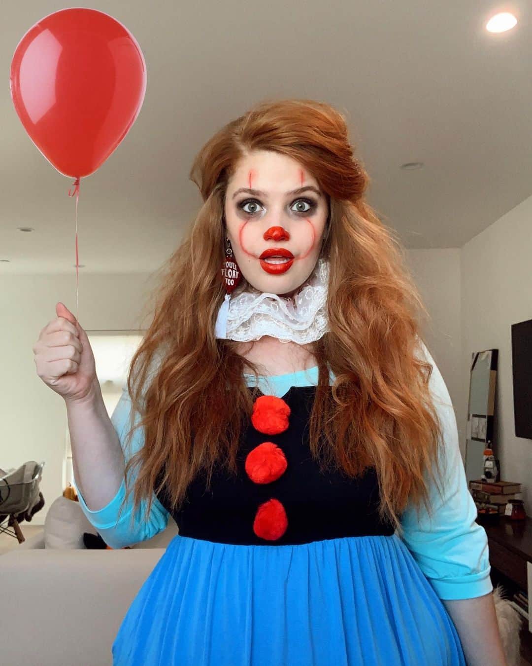 ブリー・キッシュのインスタグラム：「darlin’ it’s better, down where it’s wetter... in the sewer 🧜🏼‍♀️🐠🎈 you’ll float too, flounder.  costume inspired by @thedisneymonster’s art!」