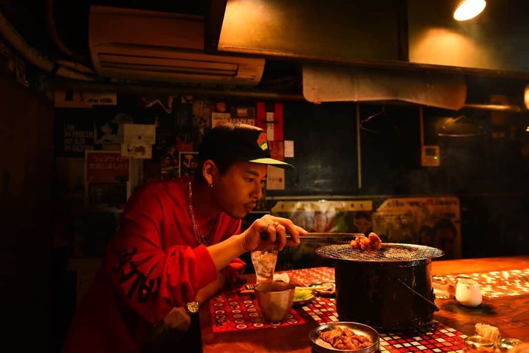 DJ HALのインスタグラム：「天満　すすむ　Photo by @photo_tasuku 📸🙏🏾🤘🏾 @shingotaro 🤘🏾😋　またすぐに👌🏾 #奉行　#焼肉　#東京カレンダー　#オファー待ち」
