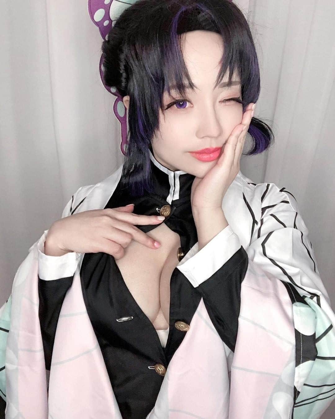 千尋のインスタグラム：「早安❤️good Morning❤️ おはよう御座います\(//∇//)\  #鬼滅之刃 #胡蝶忍 #KimetsuNoYaiba #Kochoushinobu #cosplaygirl」