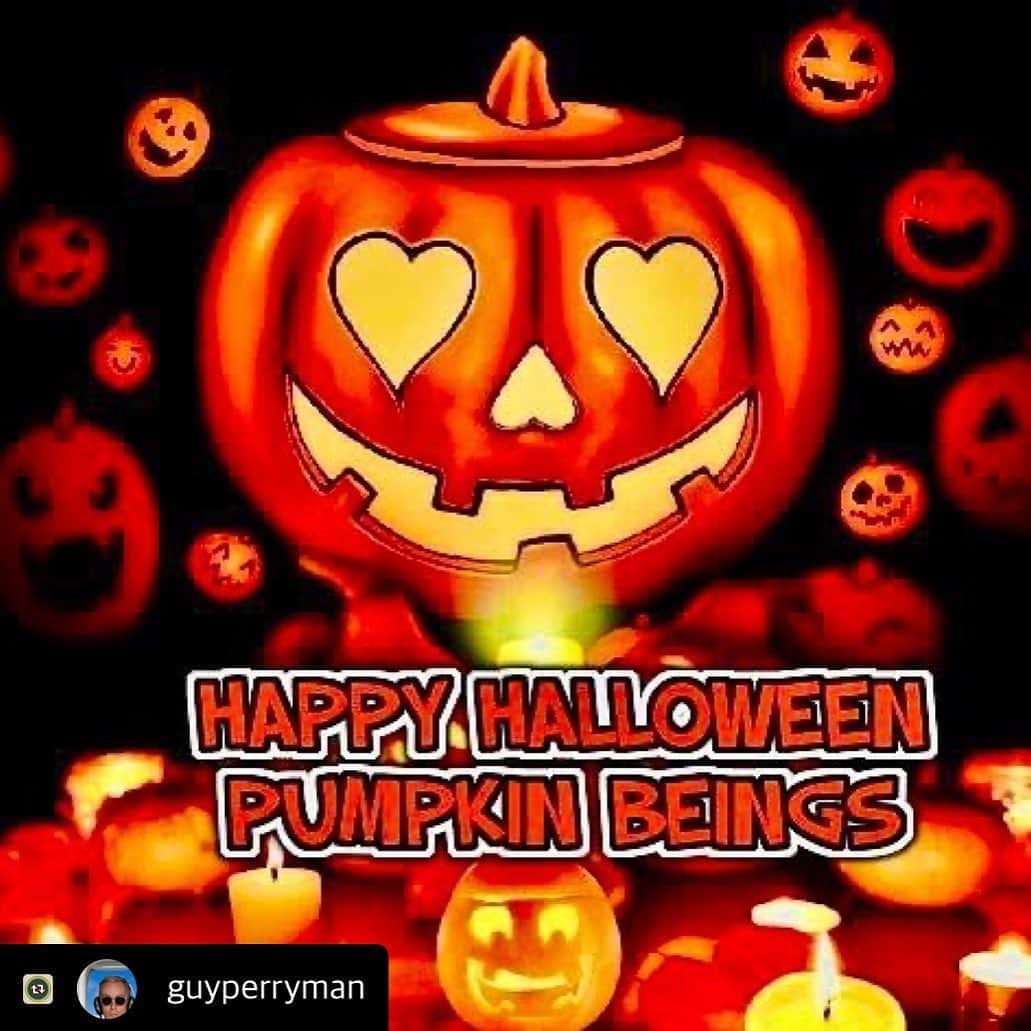 YURIのインスタグラム：「本日リリースされた「Happy Halloween」と言う何とも奇妙でとびっきりハロウィンを耳で楽しめるこの曲、歌わせて頂きました 🎃 皆是非聴いてみてね🎃👻🧟‍♀️itunes,他から「Happy Halloween」 Pumpkin Beingsでダウンロード出来ます！Had the pleasure of singing on this fun and all so spooky halloween song! Download and Check it out to get u in that trick or treating mood 👻 available on all platforms #happyhalloween #pumpkinbeings @guyperryman」