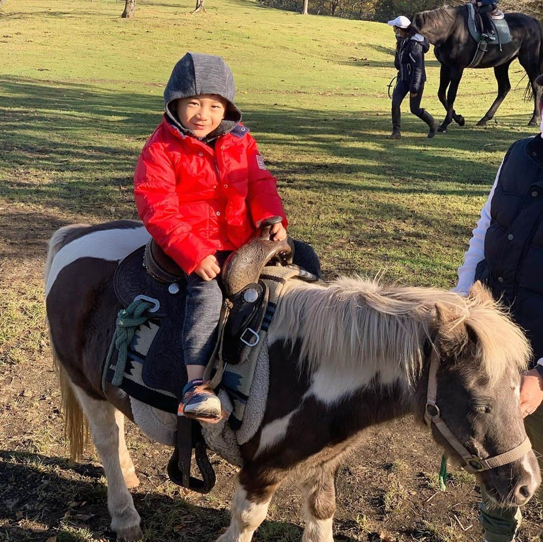 小堀ケネスさんのインスタグラム写真 - (小堀ケネスInstagram)「Went on a Daddy and Son trip and had a blast!  We went to @edowonderland_official and traveled back in time, drove go-carts, rode horses, ate great food and relaxed in the onsen.  Thank You Boys!!  先週末はパパ旅に行ってきました！日光江戸村で忍者になって、ゴーカート体験して、お馬さんに乗って、美味しいもの食べて、温泉でリフレッシュしました！おかげさまで今週末も頑張れます！ @edowonderland_official の皆さん楽しい思いで本当にありがとうございました！🙏  #notdrunk #daddyandson #littledean #friends #greattimes #パパ旅#最高#ディーン君#ハッピー#パパ#ハッピー  @luca.fantin  @papipapitos  @edowonderland_official」10月26日 9時53分 - kenkob0903