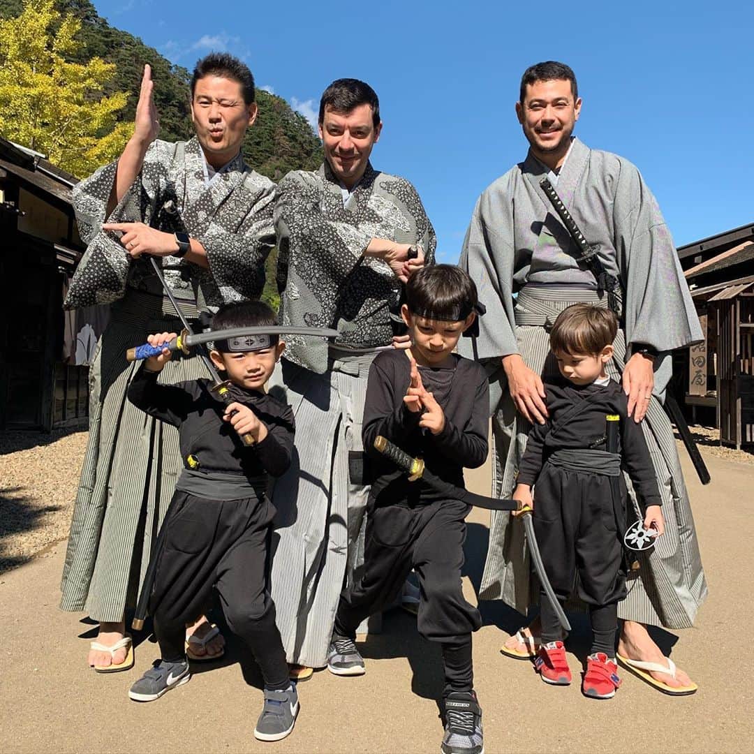 小堀ケネスのインスタグラム：「Went on a Daddy and Son trip and had a blast!  We went to @edowonderland_official and traveled back in time, drove go-carts, rode horses, ate great food and relaxed in the onsen.  Thank You Boys!!  先週末はパパ旅に行ってきました！日光江戸村で忍者になって、ゴーカート体験して、お馬さんに乗って、美味しいもの食べて、温泉でリフレッシュしました！おかげさまで今週末も頑張れます！ @edowonderland_official の皆さん楽しい思いで本当にありがとうございました！🙏  #notdrunk #daddyandson #littledean #friends #greattimes #パパ旅#最高#ディーン君#ハッピー#パパ#ハッピー  @luca.fantin  @papipapitos  @edowonderland_official」