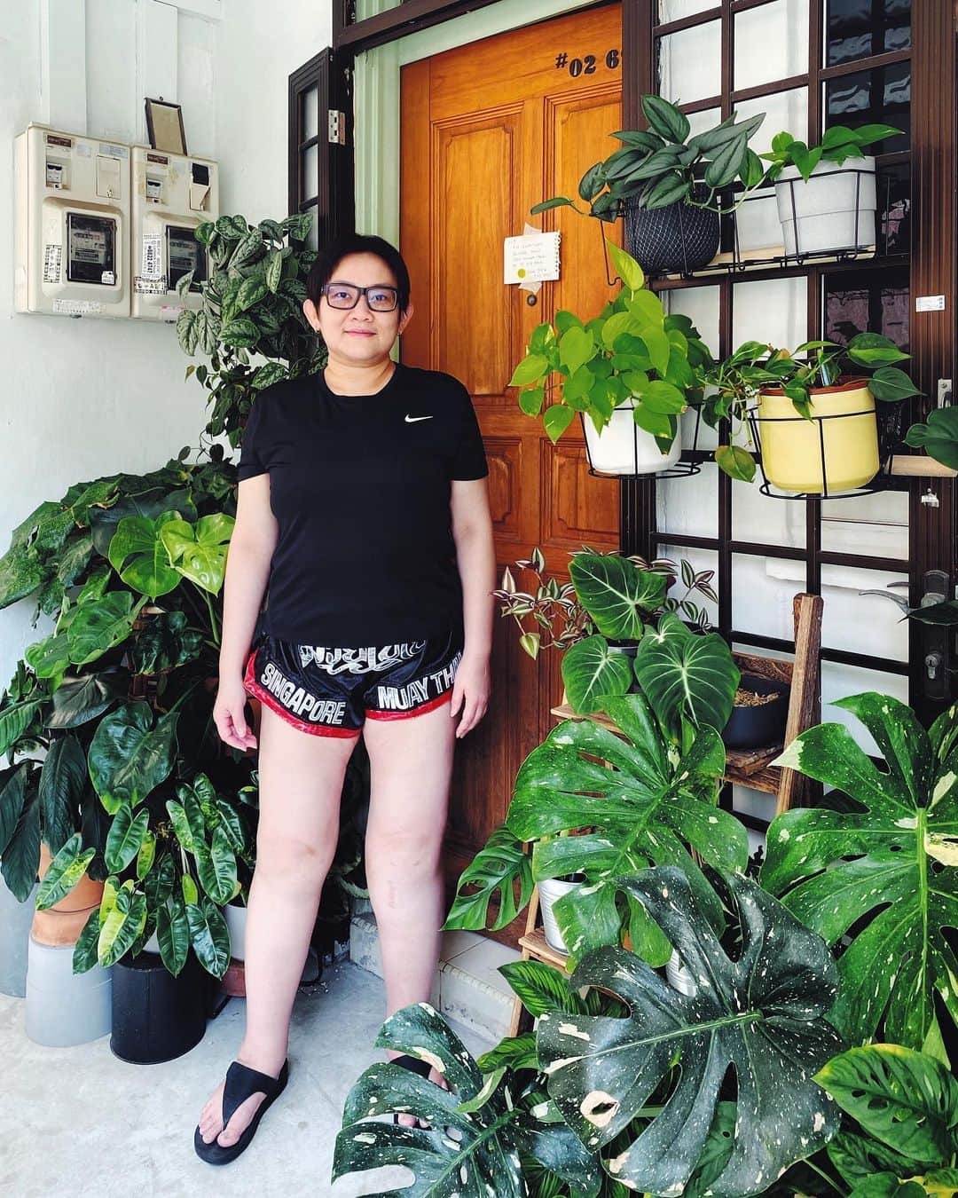 鄭碧瑩のインスタグラム：「Been busy lately with a lot of self care and plant care. Happy Monday everyone! . . 📷 by @kvijaynathan . . .  #plantstagram #plantsofinstagram #houseplants #plantsmakepeoplehappy #botanical #instaplants #plants #foliage #leaf #plantflife #springintoplants #plantlady #plantpotters #crazyplantlady #houseplantclub #helloplantlover #plantshelfie #houseplantsofinstagram #houseofplantlovers #junglecollective #vsco #vscogram #vscocam #vscogrid #vscoplants #gardeningsg #urbanjunglebloggers #monsteramonday #monsterathaiconstellation」