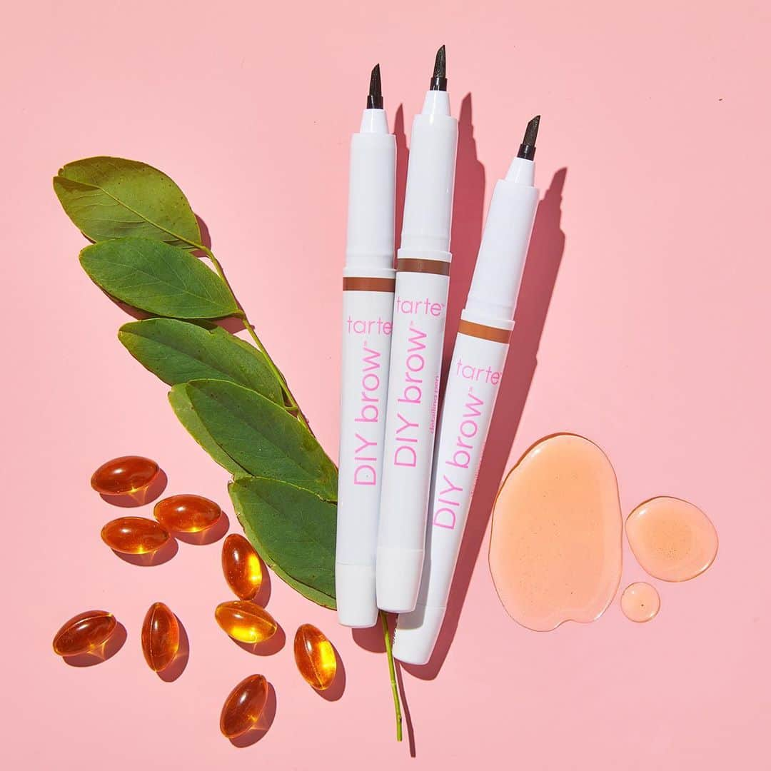 Tarte Cosmeticsさんのインスタグラム写真 - (Tarte CosmeticsInstagram)「Achieve FULL & FLUFFY brows in seconds with our #vegan DIY brow™ detailing pen 🖊  The microblading brush tip mimics the look of REAL HAIR & has 460 (!!!) multi-length bristles to fill in sparse areas so brows look fuller! PLUS, it's 24-hr waterproof, sweatproof AND smudge-proof wear. Available on tarte.com in 3 shades. #BigEgoBrows #crueltyfree #vegan #rethinknatural」10月26日 9時55分 - tartecosmetics