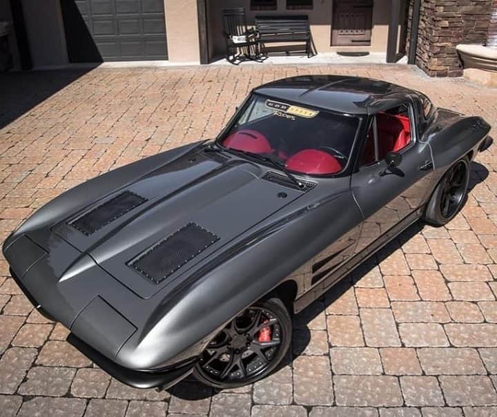 Classics Dailyさんのインスタグラム写真 - (Classics DailyInstagram)「#ClassicsFeature _____ Gray exterior and red interior suits this C2 Corvette Stingray perfectly. _____ #classiccar #musclecar #hotrod #protouring #prostreet #restomod #classicsdaily #streetrod #streetcar #customcar #hotrods #streetrods #chevrolet #corvette #stingray #c2corvette」10月26日 10時00分 - classicsdaily