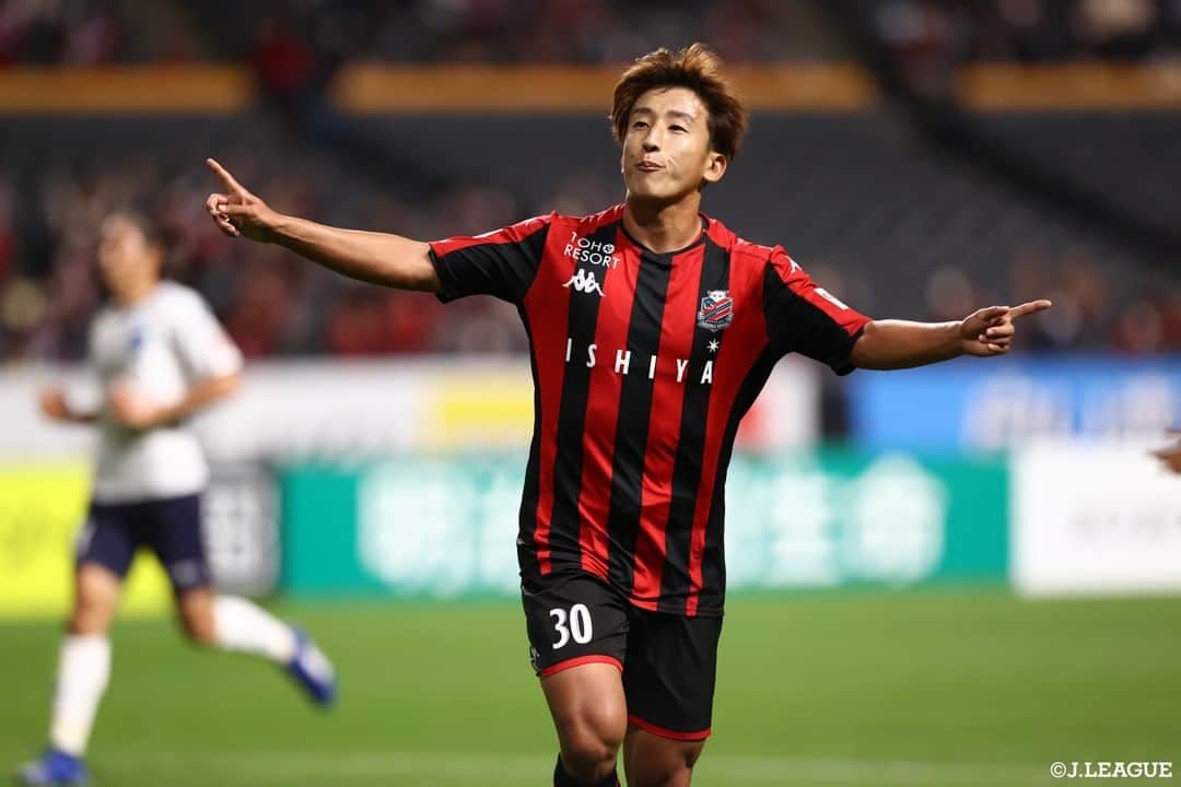 のインスタグラム：「Play Back JLEAGUE⚽️📸﻿ ﻿ 10月24日、25日に行われた﻿ #明治安田生命Ｊ１リーグ 第24節、第28節をプレイバック🔥﻿ ﻿ ﻿ #Ｊリーグ ﻿ #jleague﻿ ﻿ #北海道コンサドーレ札幌 #金子拓郎﻿ #鹿島アントラーズ #エヴェラウド﻿ #名古屋グランパス #稲垣祥 #相馬勇紀 #米本拓司﻿ #ガンバ大阪 #アデミウソン﻿ #浦和レッズ #マルティノス﻿ #横浜Fマリノス #水沼宏太﻿ #湘南ベルマーレ #齊藤未月﻿ #サガン鳥栖 #金森健志﻿ ﻿ #soccer #soccergame﻿ #soccerphotography﻿ #soccerplayer﻿ #football #⚽️」
