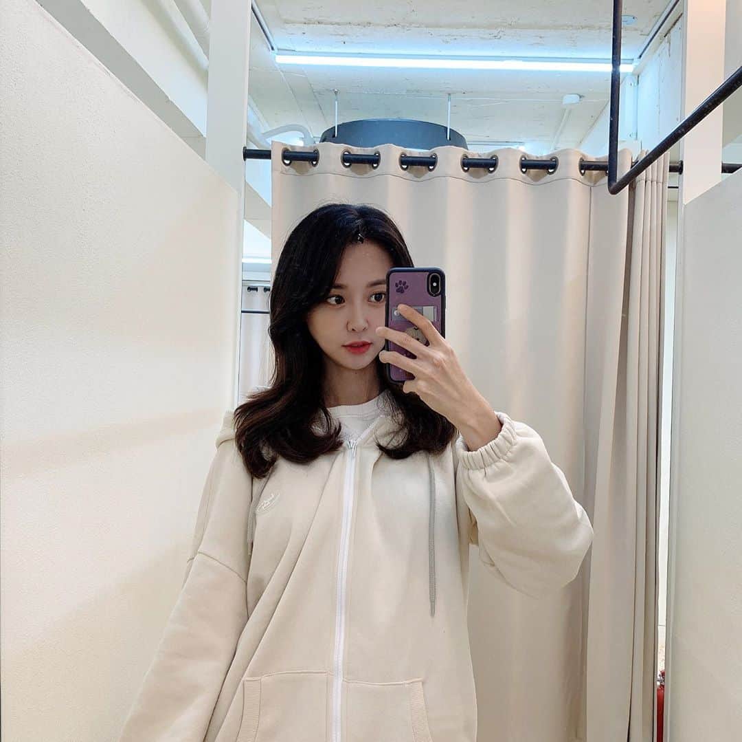 ホ・ヨンジュ のインスタグラム：「편안한게 좋아🤍」