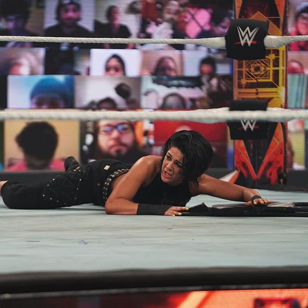 WWEさんのインスタグラム写真 - (WWEInstagram)「It’s BOSS TIME!!! @sashabankswwe is the new #SmackDown Women’s Champion! #HIAC」10月26日 10時06分 - wwe