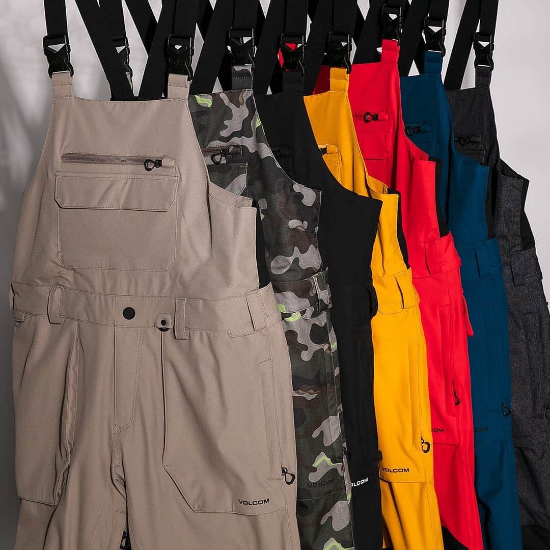ボルコムのインスタグラム：「Ready for winter? ❄️ The Roan Bob Overalls will Keep you covered with our patented #ZipTech technology! 🏂  👉🏽 vol.cm/snow 👈🏽」