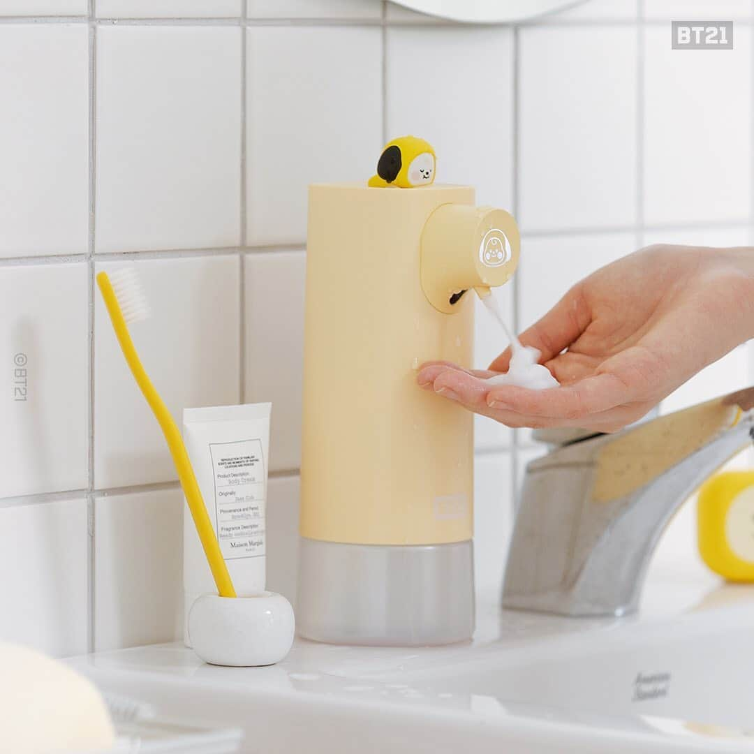 BT21 Stars of tomorrow, UNIVERSTAR!さんのインスタグラム写真 - (BT21 Stars of tomorrow, UNIVERSTAR!Instagram)「Self-hygiene, check. Cuteness, check. 😉 ⠀ #BT21 BABY Automatic Soap Dispenser ⠀ 'Cause washing hands is now officially a priority. ⠀ ✅ Touchless operation ✅ EWG verified for safe and organic ingredients ✅ Battery and detergent life > 6 months ✅ Fill-up is easy and convenient ⠀ [Korea] Shop now 👉 Link in bio ⠀ [Global] Only today at LINE FRIENDS COLLECTION 👉 Link in bio ⠀ #AutoSoapDispenser #BT21BABY ⠀」10月26日 10時45分 - bt21_official