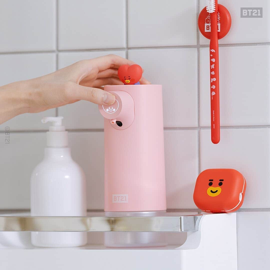 BT21 Stars of tomorrow, UNIVERSTAR!さんのインスタグラム写真 - (BT21 Stars of tomorrow, UNIVERSTAR!Instagram)「Self-hygiene, check. Cuteness, check. 😉 ⠀ #BT21 BABY Automatic Soap Dispenser ⠀ 'Cause washing hands is now officially a priority. ⠀ ✅ Touchless operation ✅ EWG verified for safe and organic ingredients ✅ Battery and detergent life > 6 months ✅ Fill-up is easy and convenient ⠀ [Korea] Shop now 👉 Link in bio ⠀ [Global] Only today at LINE FRIENDS COLLECTION 👉 Link in bio ⠀ #AutoSoapDispenser #BT21BABY ⠀」10月26日 10時45分 - bt21_official