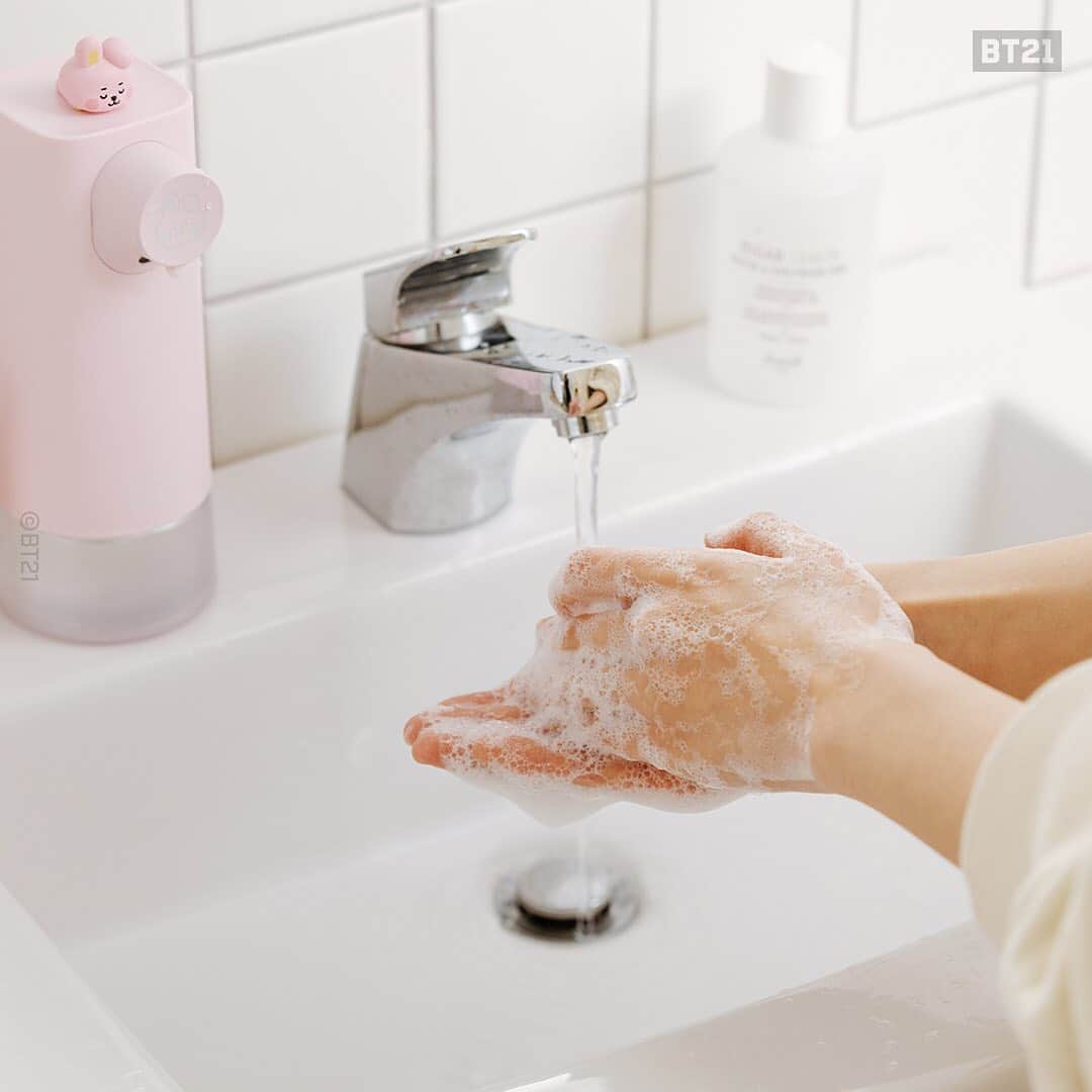 BT21 Stars of tomorrow, UNIVERSTAR!さんのインスタグラム写真 - (BT21 Stars of tomorrow, UNIVERSTAR!Instagram)「Self-hygiene, check. Cuteness, check. 😉 ⠀ #BT21 BABY Automatic Soap Dispenser ⠀ 'Cause washing hands is now officially a priority. ⠀ ✅ Touchless operation ✅ EWG verified for safe and organic ingredients ✅ Battery and detergent life > 6 months ✅ Fill-up is easy and convenient ⠀ [Korea] Shop now 👉 Link in bio ⠀ [Global] Only today at LINE FRIENDS COLLECTION 👉 Link in bio ⠀ #AutoSoapDispenser #BT21BABY ⠀」10月26日 10時45分 - bt21_official