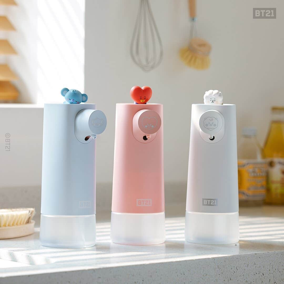 BT21 Stars of tomorrow, UNIVERSTAR!さんのインスタグラム写真 - (BT21 Stars of tomorrow, UNIVERSTAR!Instagram)「Self-hygiene, check. Cuteness, check. 😉 ⠀ #BT21 BABY Automatic Soap Dispenser ⠀ 'Cause washing hands is now officially a priority. ⠀ ✅ Touchless operation ✅ EWG verified for safe and organic ingredients ✅ Battery and detergent life > 6 months ✅ Fill-up is easy and convenient ⠀ [Korea] Shop now 👉 Link in bio ⠀ [Global] Only today at LINE FRIENDS COLLECTION 👉 Link in bio ⠀ #AutoSoapDispenser #BT21BABY ⠀」10月26日 10時45分 - bt21_official