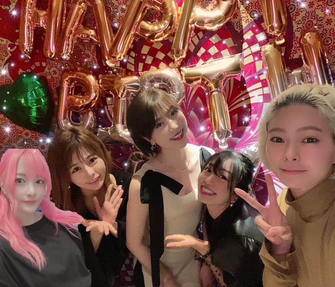 上矢えり奈さんのインスタグラム写真 - (上矢えり奈Instagram)「＊-＊-＊-＊-＊-＊-＊-＊. . お誕生日会🎉 1軒目は、私不在で写真は合成してくれたww 去年に引き続き、みんなで お祝いしてくれて嬉しみ楽しみ☺️✨✨. . erina. . ＊-＊-＊-＊-＊-＊-＊-＊. . #お誕生日会　#ハッピーバースデー #birthday #女子会　#パーティー #上矢えり奈」10月26日 10時40分 - k.erinyann