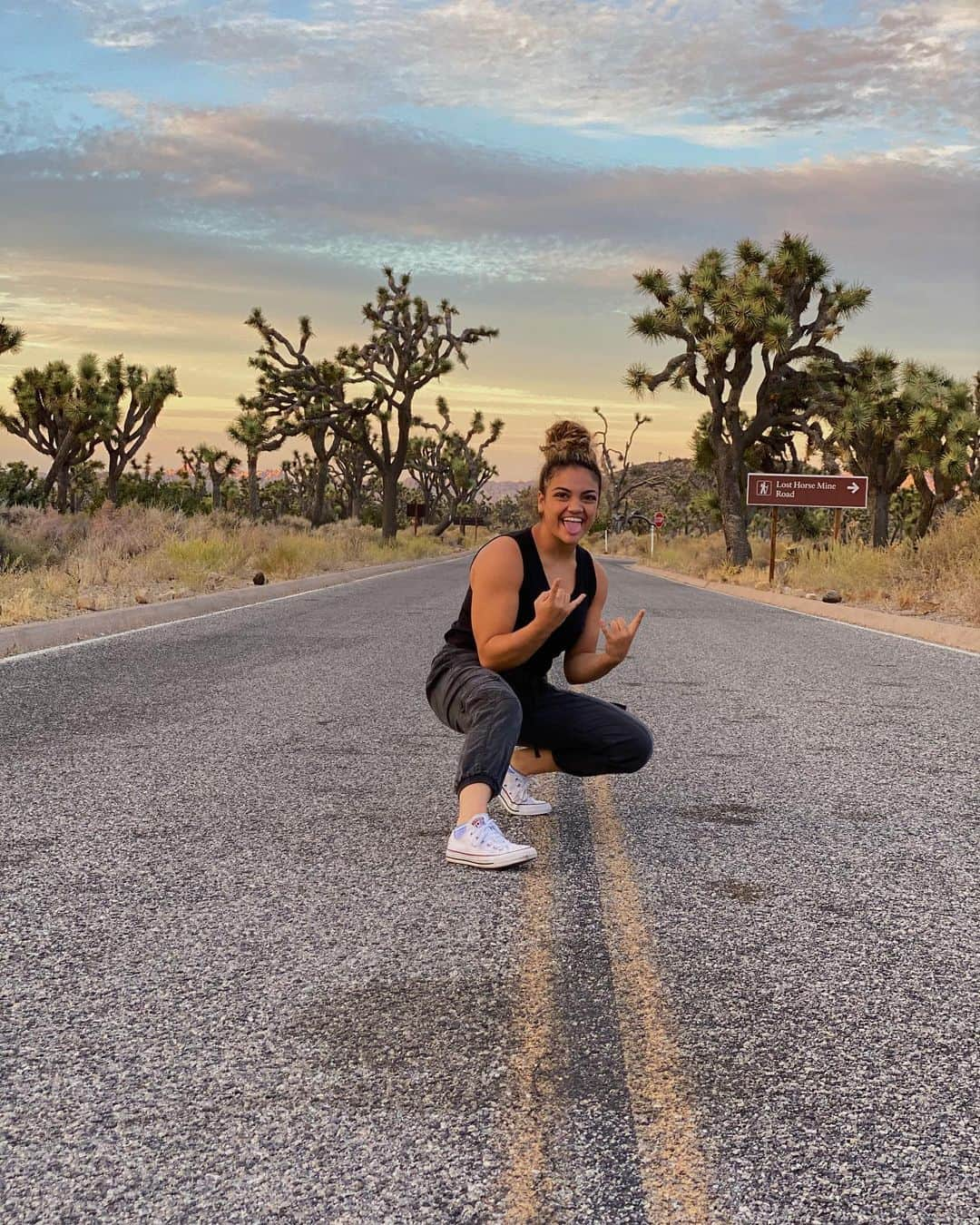 ローリー・ヘルナンデスさんのインスタグラム写真 - (ローリー・ヘルナンデスInstagram)「we went to go see the joshua trees🌵」10月26日 10時40分 - lauriehernandez