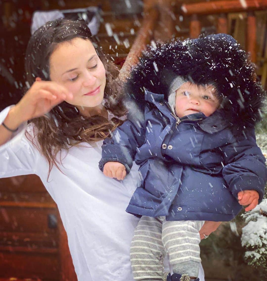 サーシャ・コーエンさんのインスタグラム写真 - (サーシャ・コーエンInstagram)「Dash’s first snowfall. #Life #love #snow ♥️ ❄️」10月26日 10時40分 - sashacohennyc