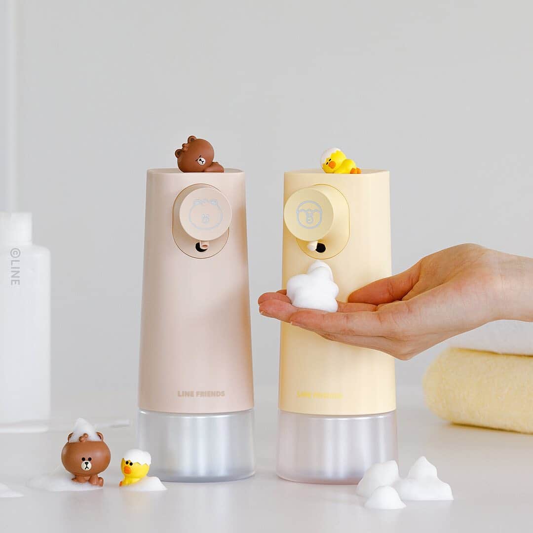 LINE FRIENDSさんのインスタグラム写真 - (LINE FRIENDSInstagram)「Stay safe and fresh. ⠀ MINI BROWN & FRIENDS Automatic Soap Dispenser ⠀ ✅ Touchless operation ✅ EWG verified for safe and organic ingredients ✅ Battery and detergent life > 6 months ✅ Cordless and convenient ⠀ Self-hygiene has never been more important. Be responsible. Protect yourself and your loved ones. 🙆 ⠀ Only today at LINE FRIENDS COLLECTION 👉 Link in bio ⠀ #LINEFRIENDS #AutoSoapDispenser #Hygiene #Handwash #WashYourHands」10月26日 11時02分 - linefriends