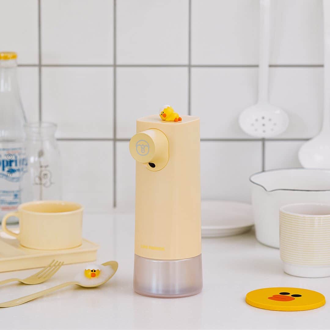 LINE FRIENDSさんのインスタグラム写真 - (LINE FRIENDSInstagram)「Stay safe and fresh. ⠀ MINI BROWN & FRIENDS Automatic Soap Dispenser ⠀ ✅ Touchless operation ✅ EWG verified for safe and organic ingredients ✅ Battery and detergent life > 6 months ✅ Cordless and convenient ⠀ Self-hygiene has never been more important. Be responsible. Protect yourself and your loved ones. 🙆 ⠀ Only today at LINE FRIENDS COLLECTION 👉 Link in bio ⠀ #LINEFRIENDS #AutoSoapDispenser #Hygiene #Handwash #WashYourHands」10月26日 11時02分 - linefriends