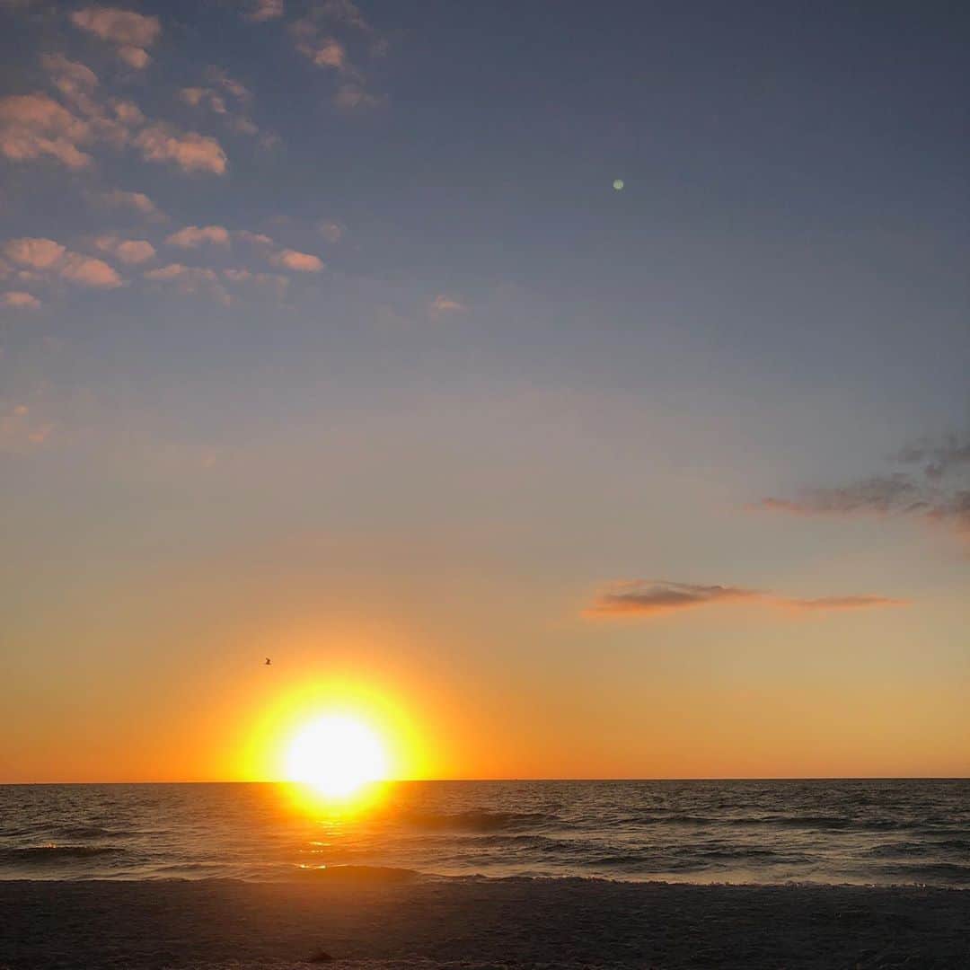 ハルク・ホーガンのインスタグラム：「Thank you God for another day in paradise!! #Clearwaterbeach #grateful #awareness」