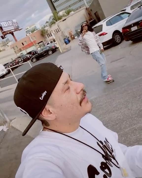ウィズ・カリファのインスタグラム：「Had to pull up on the homie @doggface208 and blaze some @thekhalifakush 😎🛹💨 stream “Still Wiz” everywhere.」