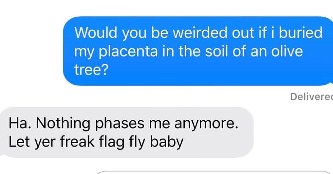 ベス・ベアーズのインスタグラム：「#Married the best hubby. NO IM NOT PREGNANT. But a gal can at least start planning where she's going to plant her placenta in the future .」