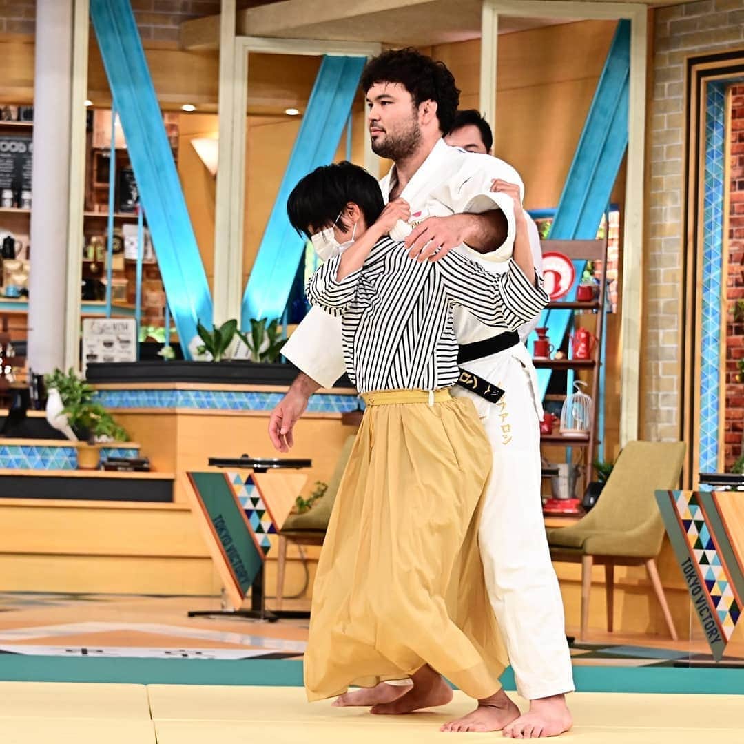 TBS「東京VICTORY」さんのインスタグラム写真 - (TBS「東京VICTORY」Instagram)「今週の東京VICTORYでは🥋 日本最強の男ウルフアロン選手vsロンドン五輪🥇松本薫さんと夢の対決も！！ . 楽屋に戻っても松本さん、ウルフ選手に技をかけてました......😂 . 収録前には松本さんが手掛けるアイスクリーム🍨を出張サービスでプレゼント🎁してくださいました♡  豆腐を使った考え抜かれたヘルシーな🍨めちゃくちゃ美味しかったです♡♡」10月26日 11時54分 - tbs_tokyo_v