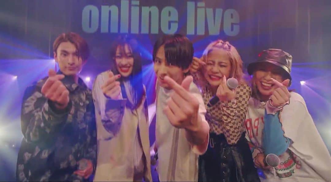 honoka のインスタグラム：「lol online live 2020 vol.2 見てくださった皆さん ありがとうございました🔥  今回のセトリは初披露の曲が たくさんあって緊張したけど めちゃめちゃ楽しかった〜🏃‍♀️💦  オンラインライブは みんなの言葉がダイレクトに届くから嬉しい🥺❤️  やっぱライブって最高やなぁ。と 何回やっても毎回思います、、  懐かしの曲も久しぶりに披露できて 喜んでくれてるファンの方も多くて コメント見ながらにやにやして昨日の映像見返しました😂  アーカイブ1週間残ります。 何度でもおかわり可能なので、 昨日見れなかった方も、見てくれた方も、 何回も楽しんで貰えると嬉しいなぁ❤️❤️  たくさん感想文まってます😆笑笑」
