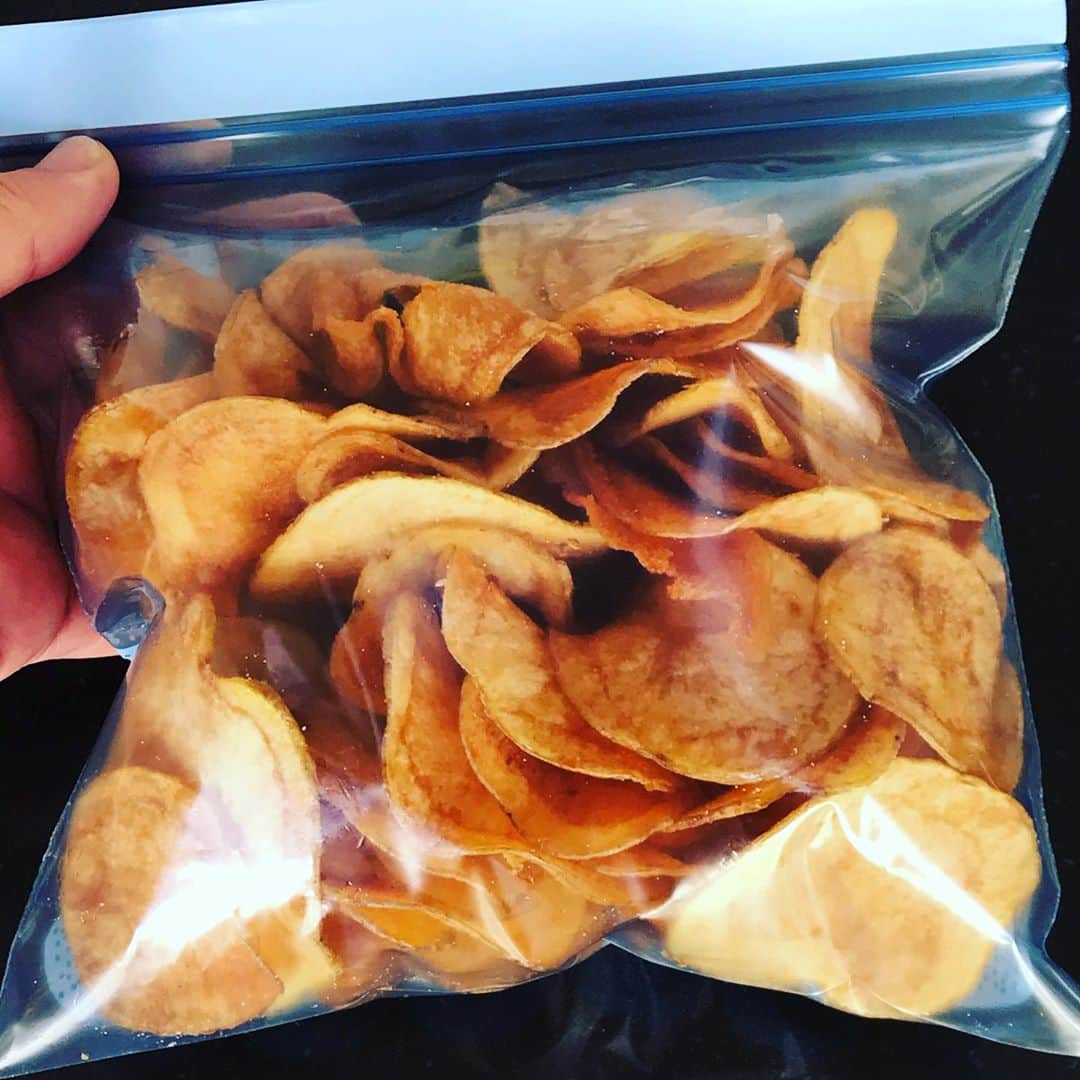 井手大介のインスタグラム：「ぐへへへ。#自作 #ポテトチップス」