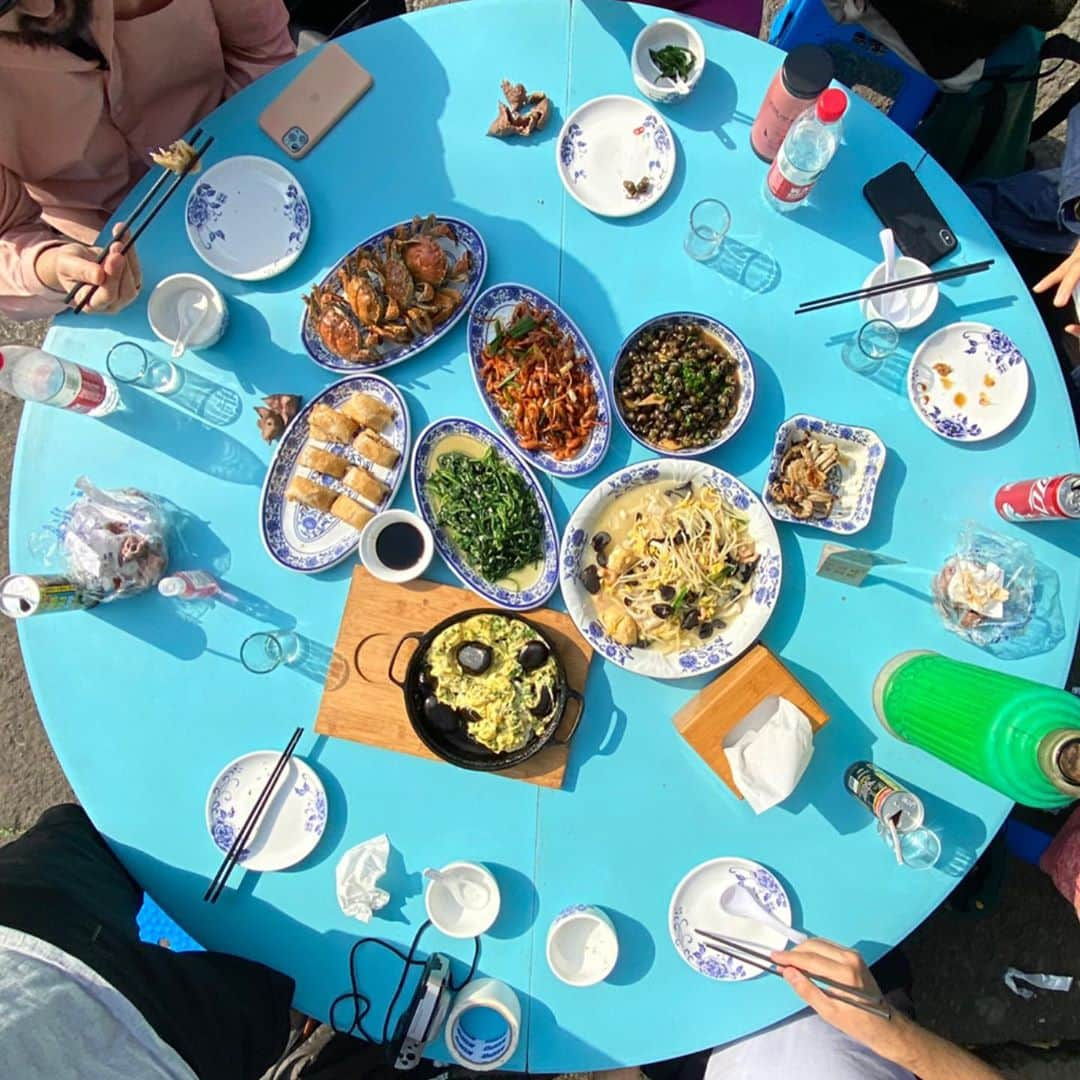 Symmetry Breakfastさんのインスタグラム写真 - (Symmetry BreakfastInstagram)「Fried eggs and toast, with handmade soy sauce from our weekend visit to Anchang 安昌 a suburb town of Shaoxing. We got to go behind the scenes at 仁昌 Renchang to see how they’ve been making soy sauce for 11 generations. The little cakes are made of rice, filled with red bean and flavoured with osmanthus with the left saying 安 and the right saying 昌 the name of the town. Full video is being developed for YouTube and coming soon, #itsnotacookingshow #symmetrybreakfast」10月26日 12時18分 - symmetrybreakfast