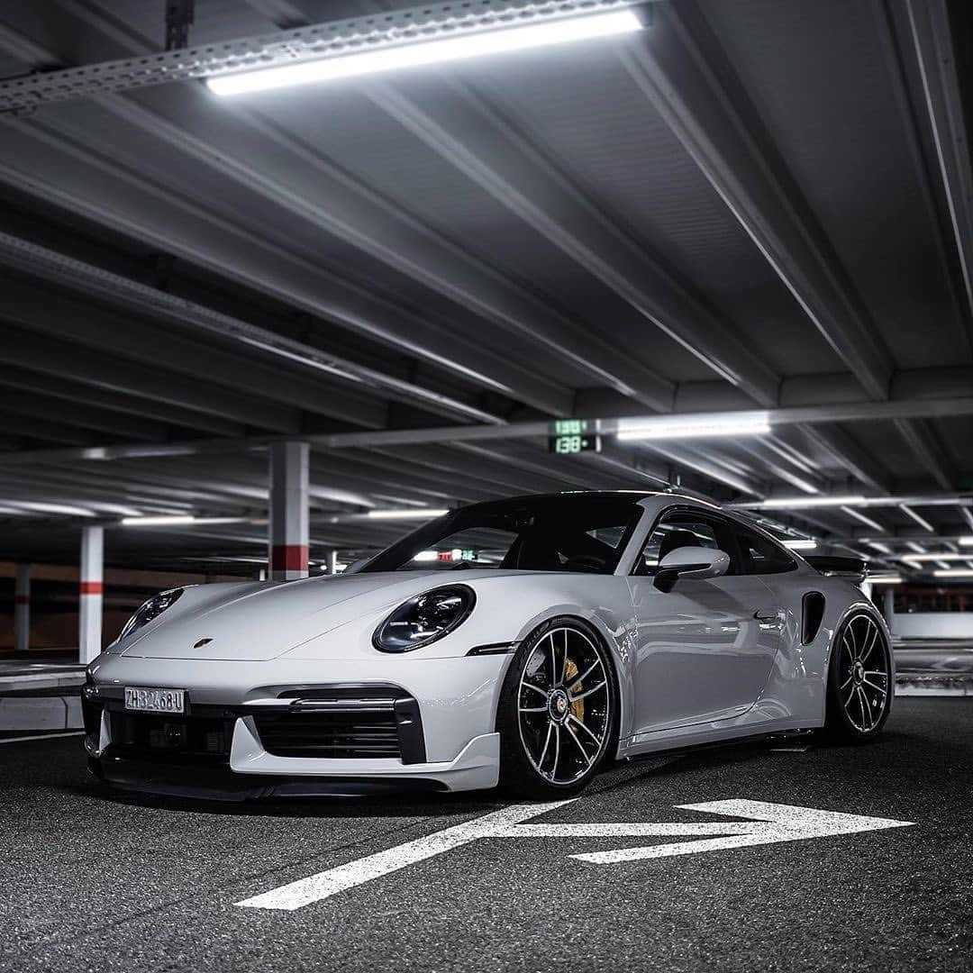 CARLiFESTYLEさんのインスタグラム写真 - (CARLiFESTYLEInstagram)「Beautiful Porsche 992 Turbo S!😍 Check out @autoweltschweiz #carlifestyle」10月26日 12時31分 - carlifestyle