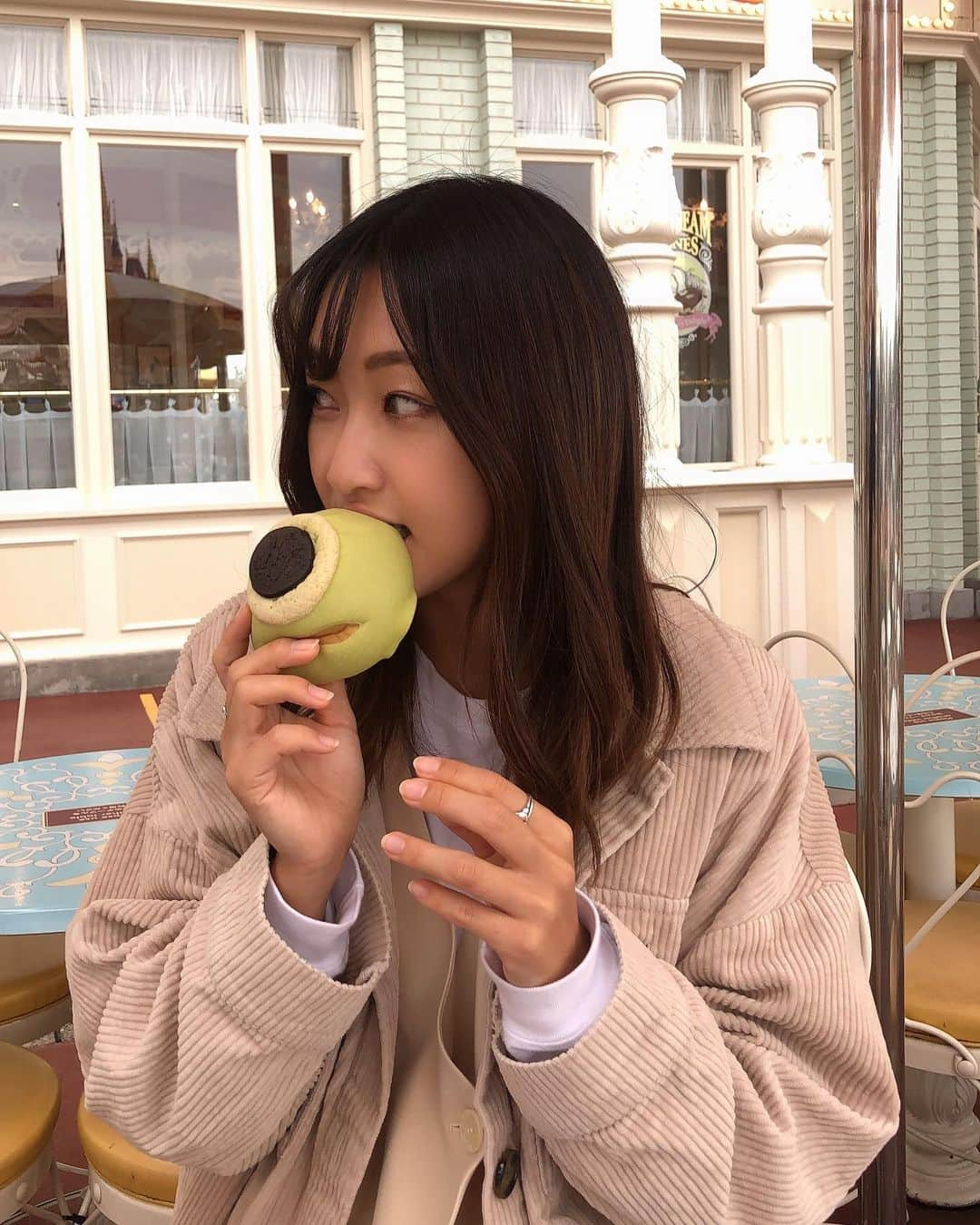 上枝恵美加さんのインスタグラム写真 - (上枝恵美加Instagram)「🥐💫 ． ． #goto #tokyodisneyland #MikeWazowski #マイクワゾウスキ」10月26日 12時26分 - emika_kamieda