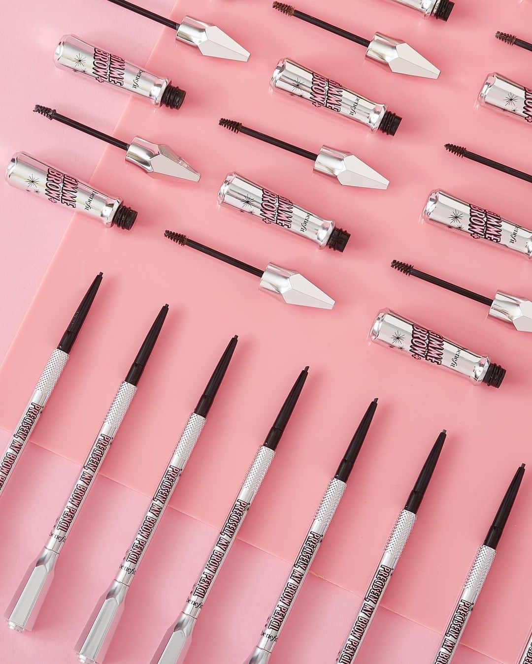 Benefit Cosmeticsさんのインスタグラム写真 - (Benefit CosmeticsInstagram)「Comin’ through with a deal for you! 👉 FULL-SIZE #preciselymybrowpencil & #gimmebrow+ PLUS a makeup bag for just $24 (originally $48) 😱 Available exclusively at @macys through 10/28! #benefit #macyslove」10月26日 12時29分 - benefitcosmetics