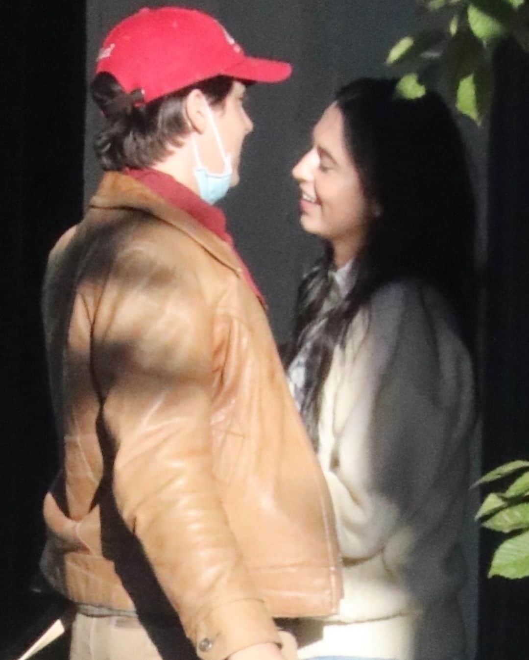 Just Jaredさんのインスタグラム写真 - (Just JaredInstagram)「@colesprouse was spotted getting very cozy with model @reinajsilva! #ColeSprouse #ReinaSilva Photos: Backgrid」10月26日 12時32分 - justjared