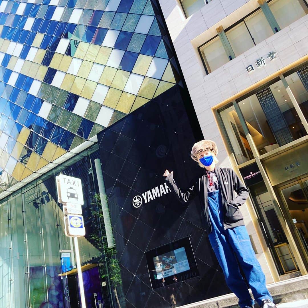 山田義孝のインスタグラム：「🌝🌝🌝 銀座のYAMAHAさんから配信✌︎ Yamaha Acoustic Mind 2020 無観客ライブも楽しくやれました✨ ISEKIさんAnIyちゃんありがとう😊 この日だけの特別なセッションも是非観てほしい。 アーカイブ残っているので是非ー✌︎」