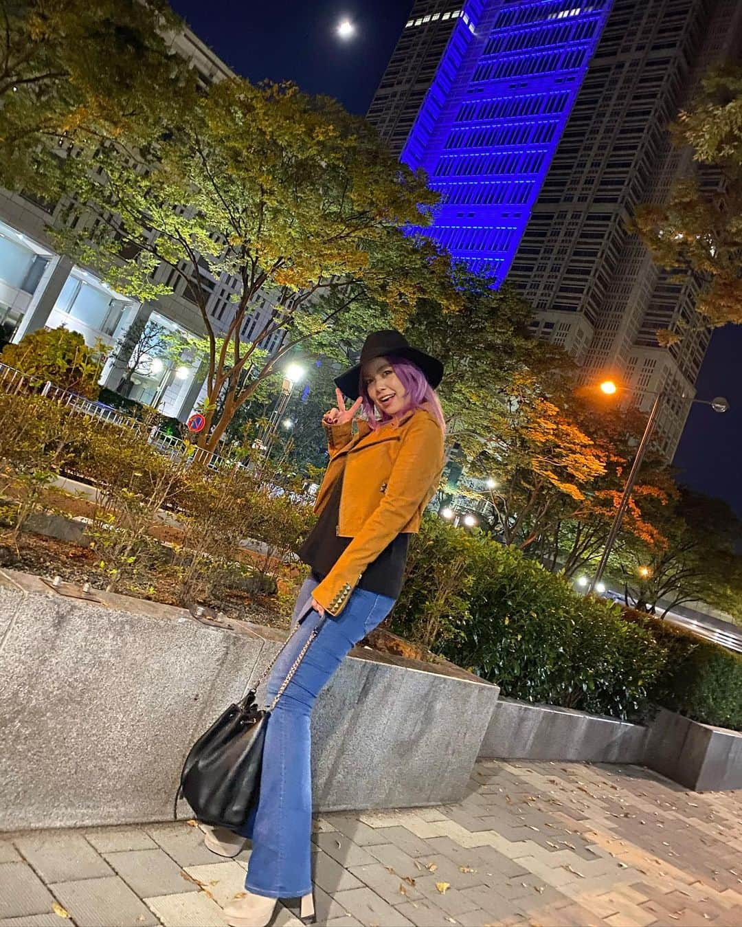 西国原礼子さんのインスタグラム写真 - (西国原礼子Instagram)「東京都庁前だよ🌃  #tokyo #shinjuku」10月26日 12時36分 - rachel_thousand